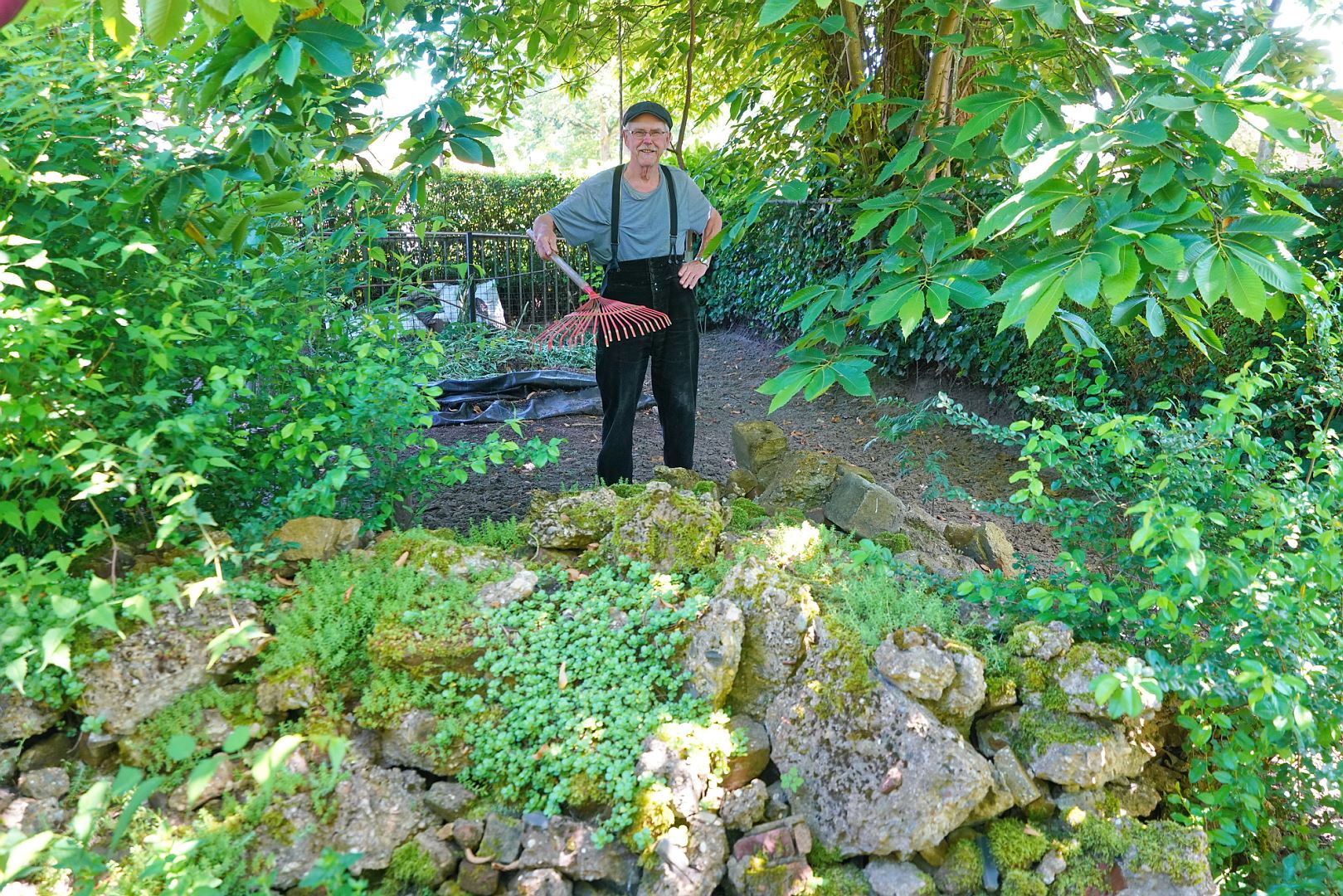 Kapeltuin rotstuin Lourdesgrot Dymphna kapel