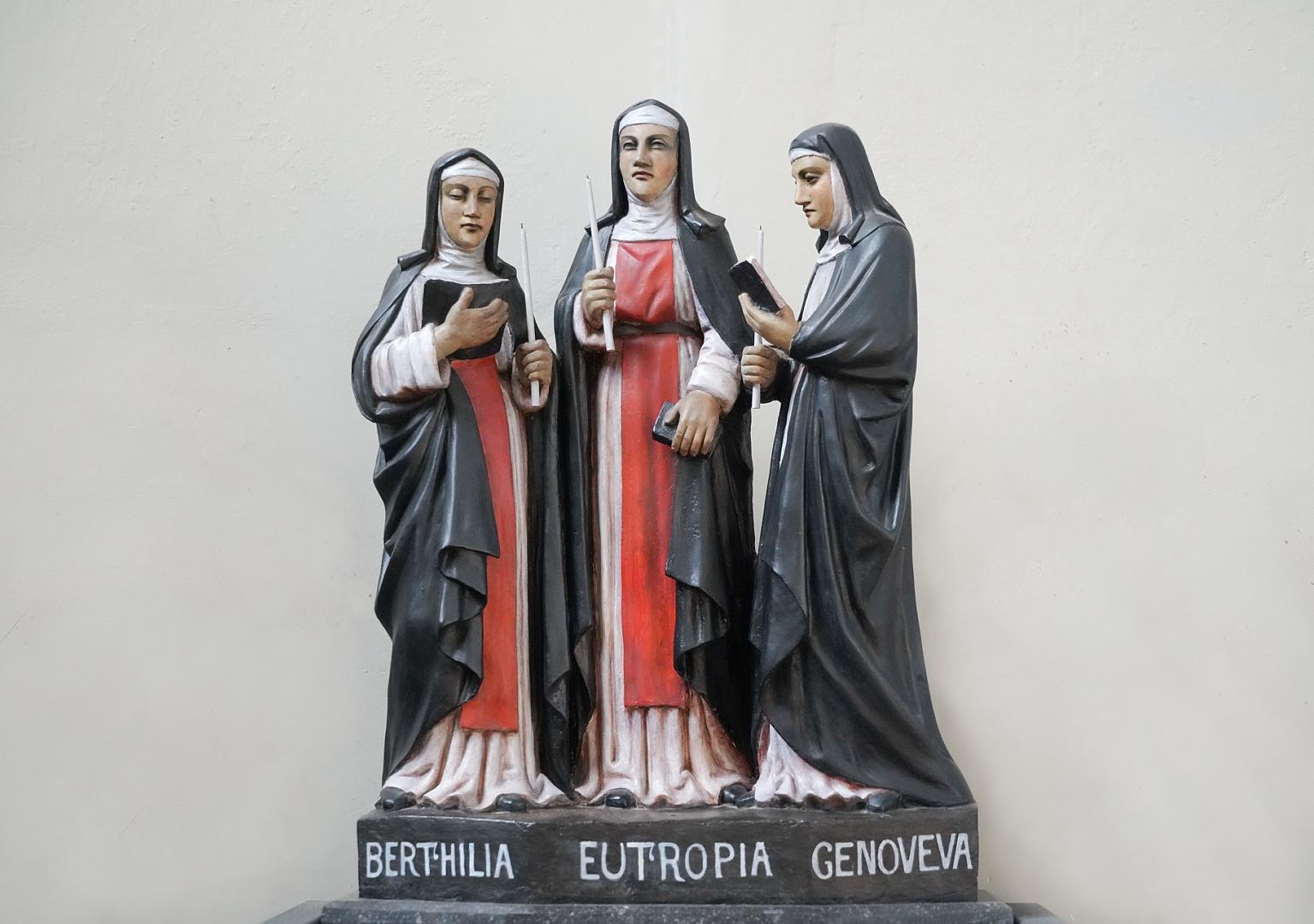 Drie gezusters kloosterorde bisschop Remaclus